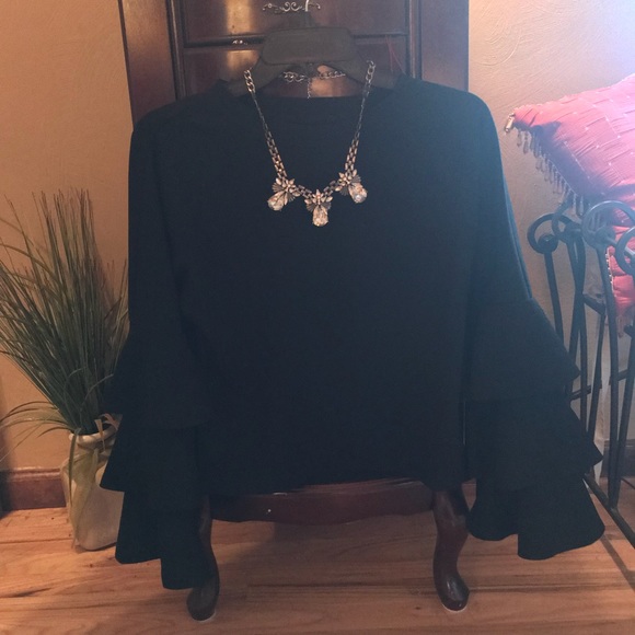 Tops - Gorgeous bell ruffle sleeve top